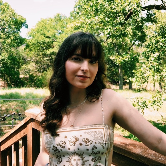 Meet your Posher, Olivia - Picture 1 of 1